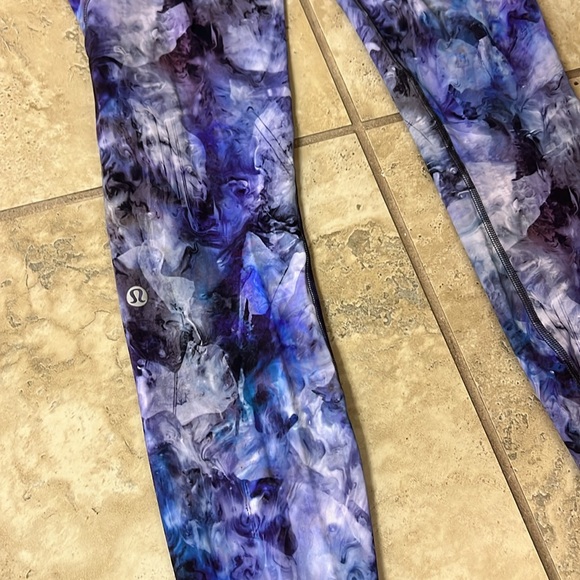 Lululemon Fast and Free High-Rise Tight 25" SIZE 6
Chromasphere Multi Blue - Picture 12 of 15